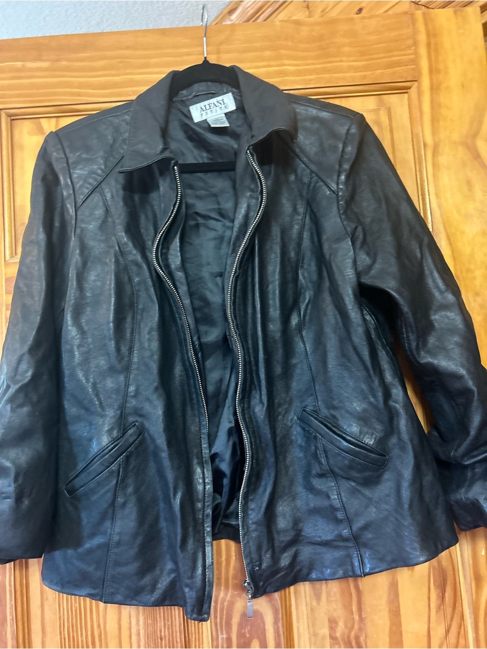 Alfani Women's Black Leather Zip-Front Jacket size lg. 100%leather. 100% poly